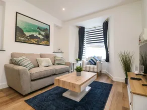 Cottage with garden - Image 3