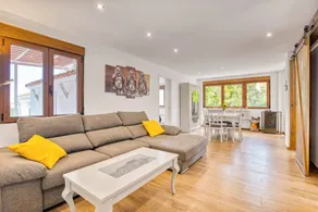 Holiday apartment with pool, terrace & barbecue | Mountain view - Image 4