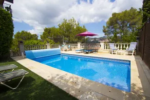Villa with garden, terrace & private pool - Image 2