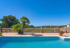 Villa with private pool, BBQ & garden | Sea view - Image 3
