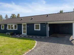 Holiday home with terrace & barbecue - Image 4