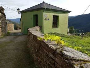 Holiday home with garden, barbeque & terrace | Mountain view - Image 2