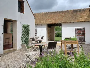 Cottage with barbecue & garden - Image 3