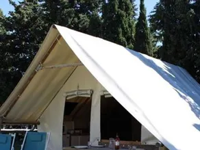 Family-oriented tent with terrace & heated pool - Image 4