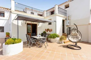 House with barbeque, terrace & pool | Mountain view - Image 3