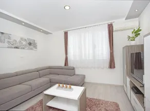 Flat with terrace, hot tub & barbeque | Water view - Image 3