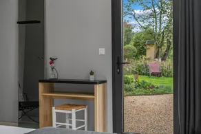 Chambre privée adaptée aux familles avec internet haut débit, jardin et barbecue | Vue jardin | Parfaite pour le travail à distance - Image 4