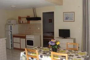 Holiday home with barbeque & garden | Garden view - Image 3