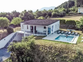 Voll ausgestattetes Ferienhaus mit Terrasse, privatem Pool und Garten | Naturblick | Haustiere sind willkommen - Image 2