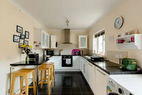 Fully equipped charming holiday home with garden & fast internet | Beach view | Next to the beach | Pet-friendly - Image 4