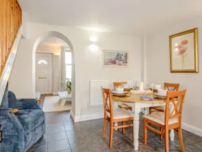 Cottage with garden & BBQ - Image 4