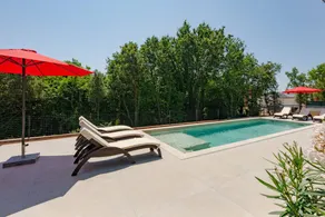 House with heated private pool on 1600 square meter plot - Image 2