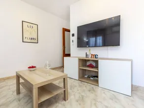 Apartment with terrace, garden & pool - Image 4