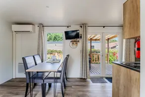 Casa móvil con terraza y piscina | Vistas al jardín | Acepta mascotas - Image 3