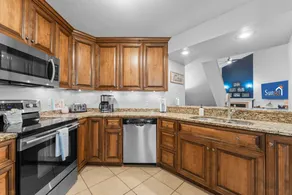 Condo with pool - Image 4