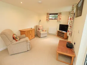 Cottage with garden - Image 2