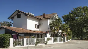 Familienfreundliche Ferienwohnung mit Grill, Terrasse und Pool | Gartenblick - Image 2