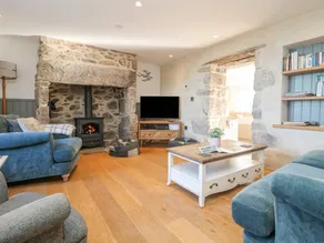 Cottage with garden - Image 3