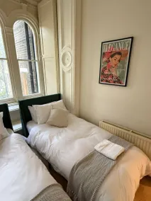 Awesome 3 bedroom Notting Hill very central with a balcony - Image 3