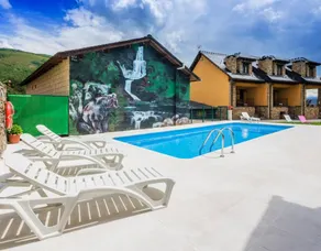 Spettacolare casa accogliente e familiare con piscina, terrazza e giardino | Vista sulla montagna | Ammette cani - Image 2