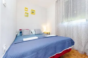 Flat with garden & terrace - Image 2