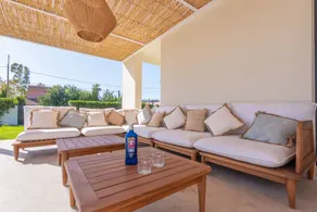 Villa with private pool, terrace & garden - Image 5