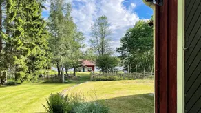 House with garden - Image 2