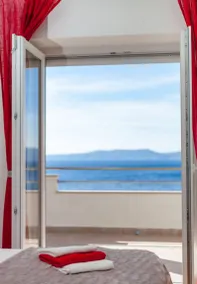 Flat with terrace | Water view - Image 4