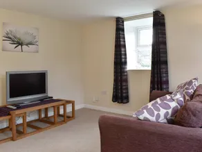 Cottage with garden - Image 2
