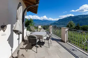 Appartamento con giardino, terrazza e piscina | Vista sulla montagna - Image 2