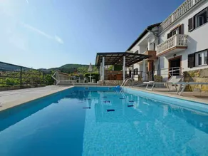 Holiday home with garden, private pool & BBQ - Image 4