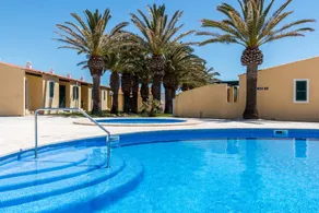 Aparthotel mit Garten, Pool und Terrasse - Image 2