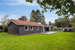 Charming house with terrace & garden - Image 2