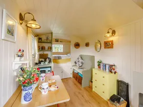 Cottage with barbecue & garden - Image 3