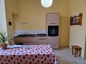 Geräumige Wohnung mit Hof und Parkplatz in Marcenay - Image 3