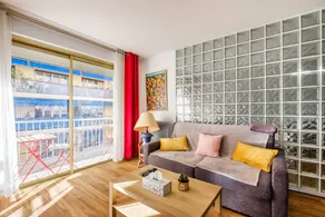 Apartment | City view | Perfect for remote work - Image 3
