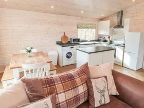 Cottage with garden - Image 3