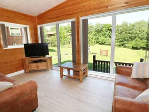 Cottage with garden & hot tub - Image 3