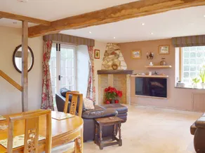 Family-oriented wonderful cottage with garden - Image 3