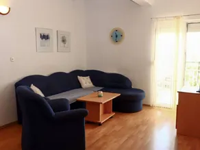 Apartment with BBQ, terrace & garden - Image 4