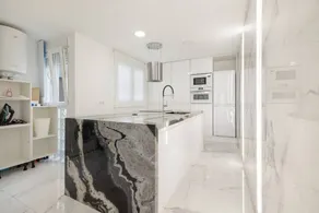 Spectacular Apartment Just 200m from the Sea - Image 5