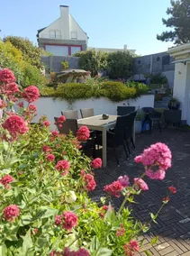 Charmante maison d'hôtes avec jardin et terrasse | Vue jardin | Avec animaux bienvenus - Image 2