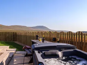 Family-oriented charming cottage with hot tub & garden | Pets allowed - Image 3