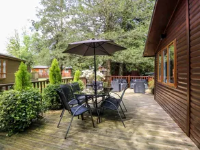 Child-friendly cottage with sauna, terrace & hot tub - Image 2