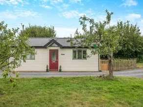 Family-friendly charming cottage with garden & BBQ | Pet-friendly - Image 2