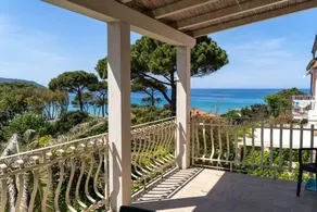 Apartment with terrace - Image 5