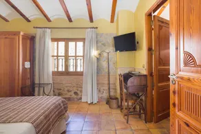 Apartment 'Habitacion Doble' with Private Terrace, Wi-Fi and Air Conditioning - Image 5