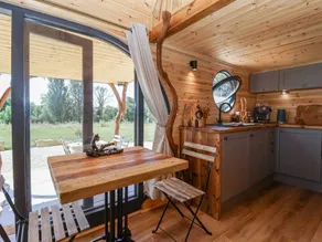 Family-friendly lovely cottage with garden - Image 5