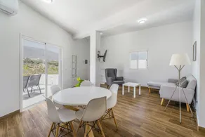 Holiday Home “La Casita” with Sea & Mountain Views, Wi-Fi, and Air Conditioning - Image 2