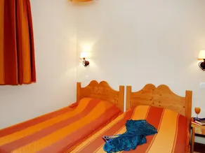 Studio with heated pool - Image 5